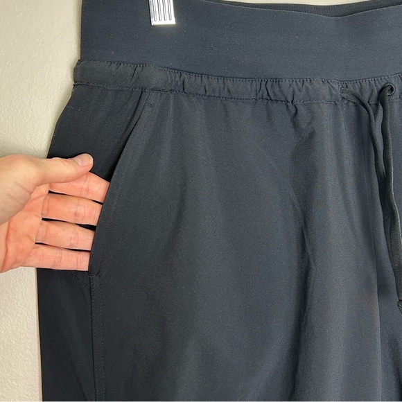 Athleta Women’s Attitude Jogger Black 8 Ruched Dance Travel Athleisure Pilates - Picture 3 of 9